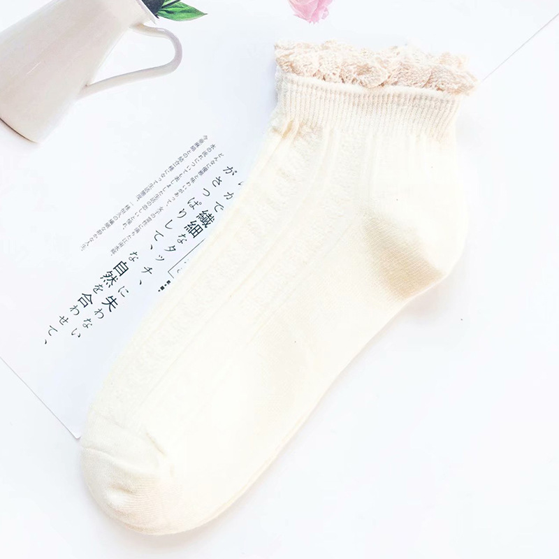 2020 Spring Lace Vertical Stripe Female Socks Shallow Mouth Wild Student Ms. Help Low Socks Wholesale